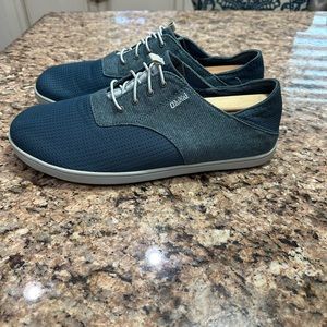 Olukai shoes size 10